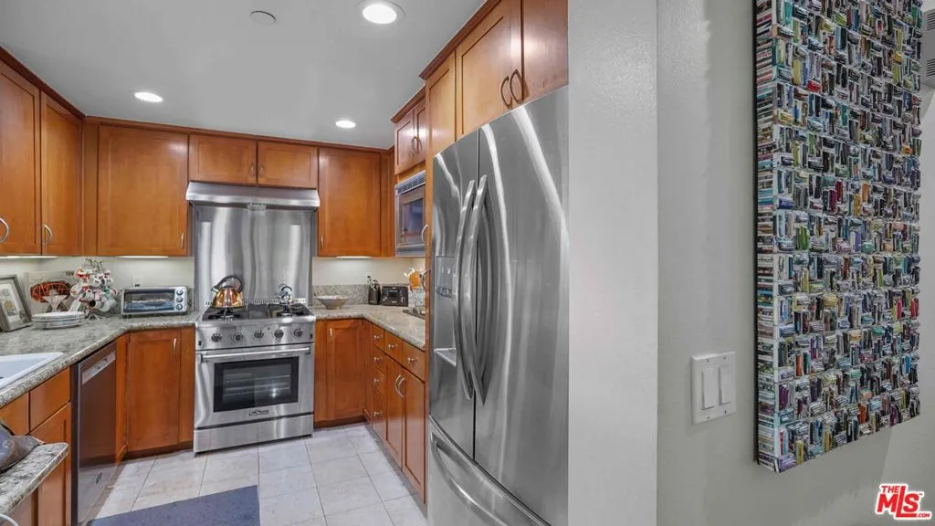 2240 S Beverly Glen Boulevard 103, Los Angeles, California 90064 home-pic-10